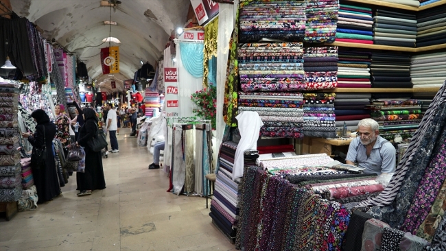 Geçmişin bütün renklerini barındıran 500 yıllık tarihi Kapalı Çarşı